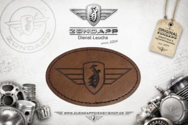 ZÜNDAPP Flügelwappen Kunstleder-Patch Braun · Klassisches Flügelwappen · Lasergraviert · Zum Aufbügeln