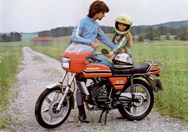 Zündapp Aufkleber Flügel " Zündapp Logo " Rot mit Weiß 84 x 35 mm